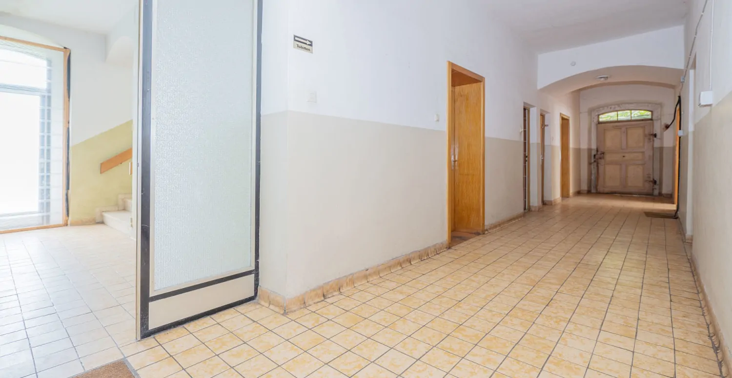 Gebäude-Ensemble-Denkmalschutz
Großes eingewachsenes Grundstück- 
Lassen Sie Ihren Ideen freien Lauf