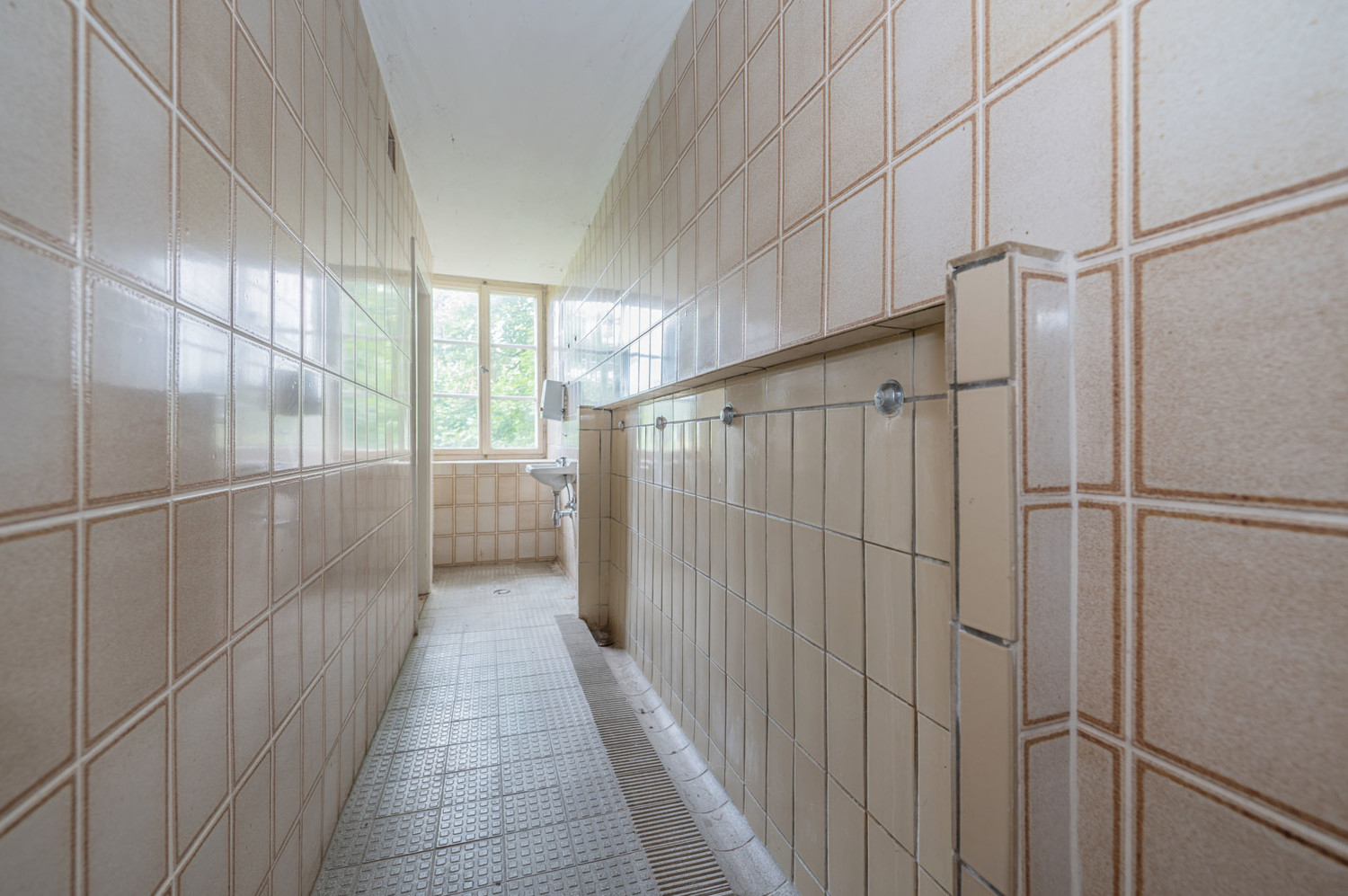 Gebäude-Ensemble-Denkmalschutz
Großes eingewachsenes Grundstück- 
Lassen Sie Ihren Ideen freien Lauf