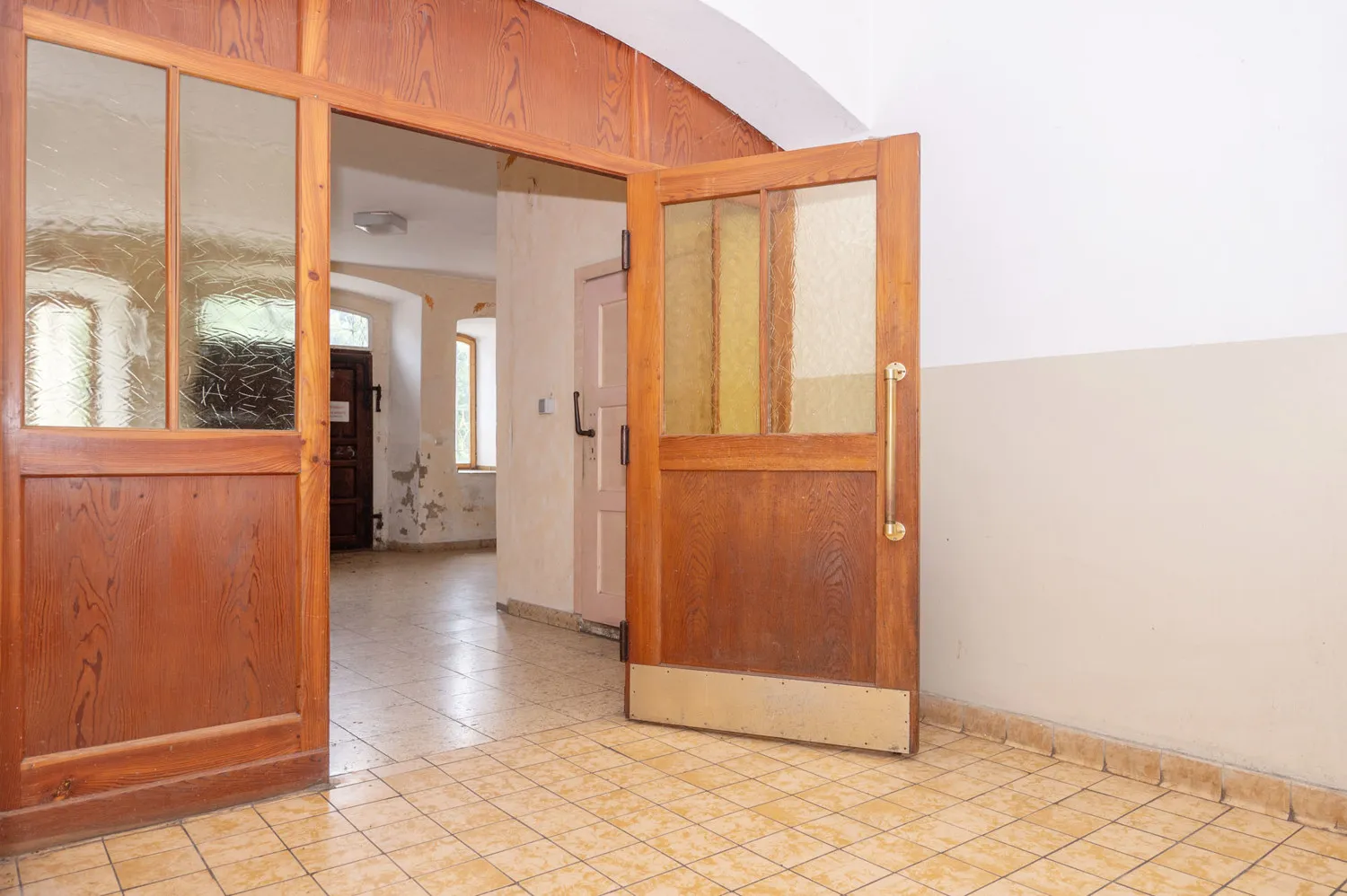 Listed building complex - Large, mature property - Let your ideas run wild