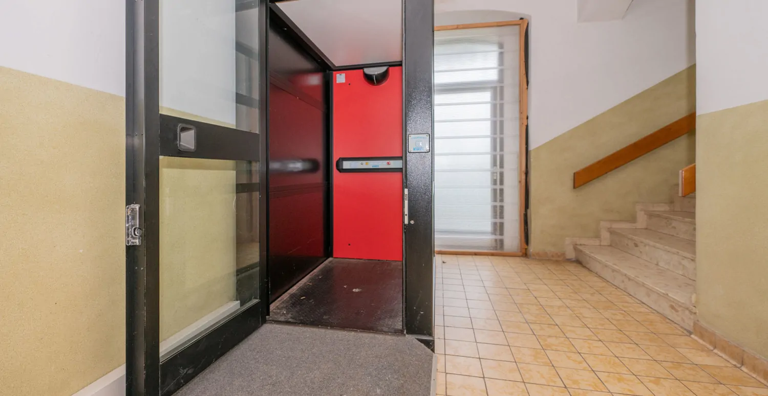 Gebäude-Ensemble-Denkmalschutz
Großes eingewachsenes Grundstück- 
Lassen Sie Ihren Ideen freien Lauf