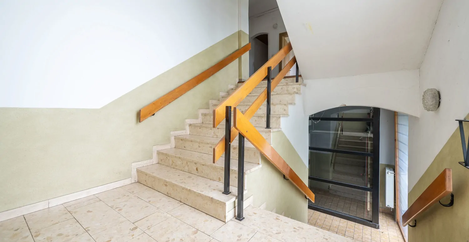 Gebäude-Ensemble-Denkmalschutz
Großes eingewachsenes Grundstück- 
Lassen Sie Ihren Ideen freien Lauf