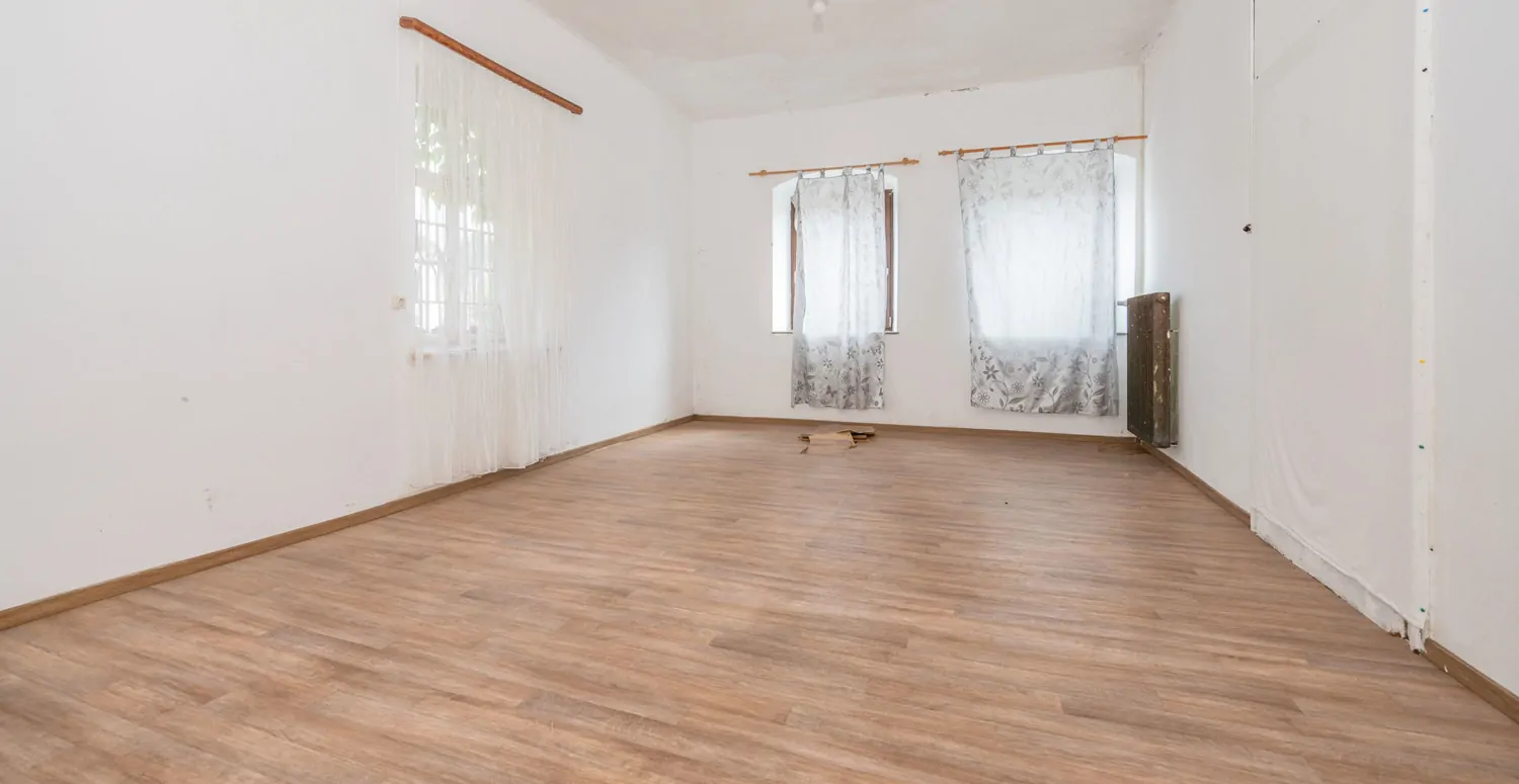 Gebäude-Ensemble-Denkmalschutz
Großes eingewachsenes Grundstück- 
Lassen Sie Ihren Ideen freien Lauf