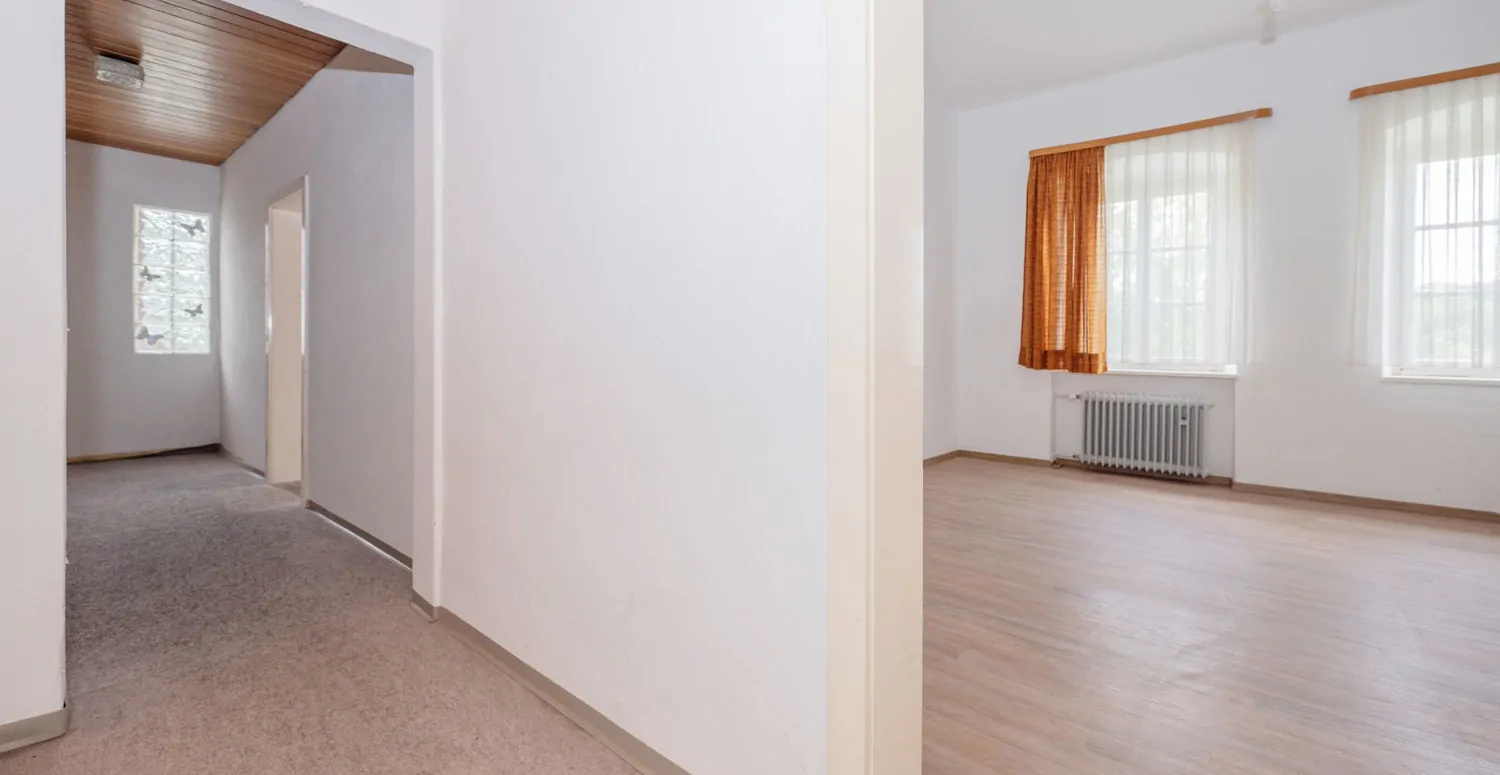 Gebäude-Ensemble-Denkmalschutz
Großes eingewachsenes Grundstück- 
Lassen Sie Ihren Ideen freien Lauf