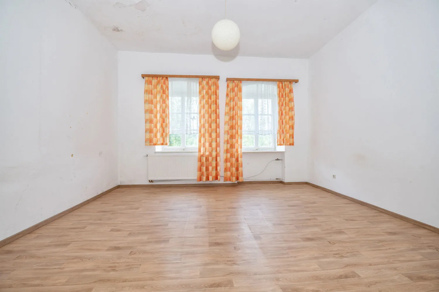 Listed building complex - Large, mature property - Let your ideas run wild