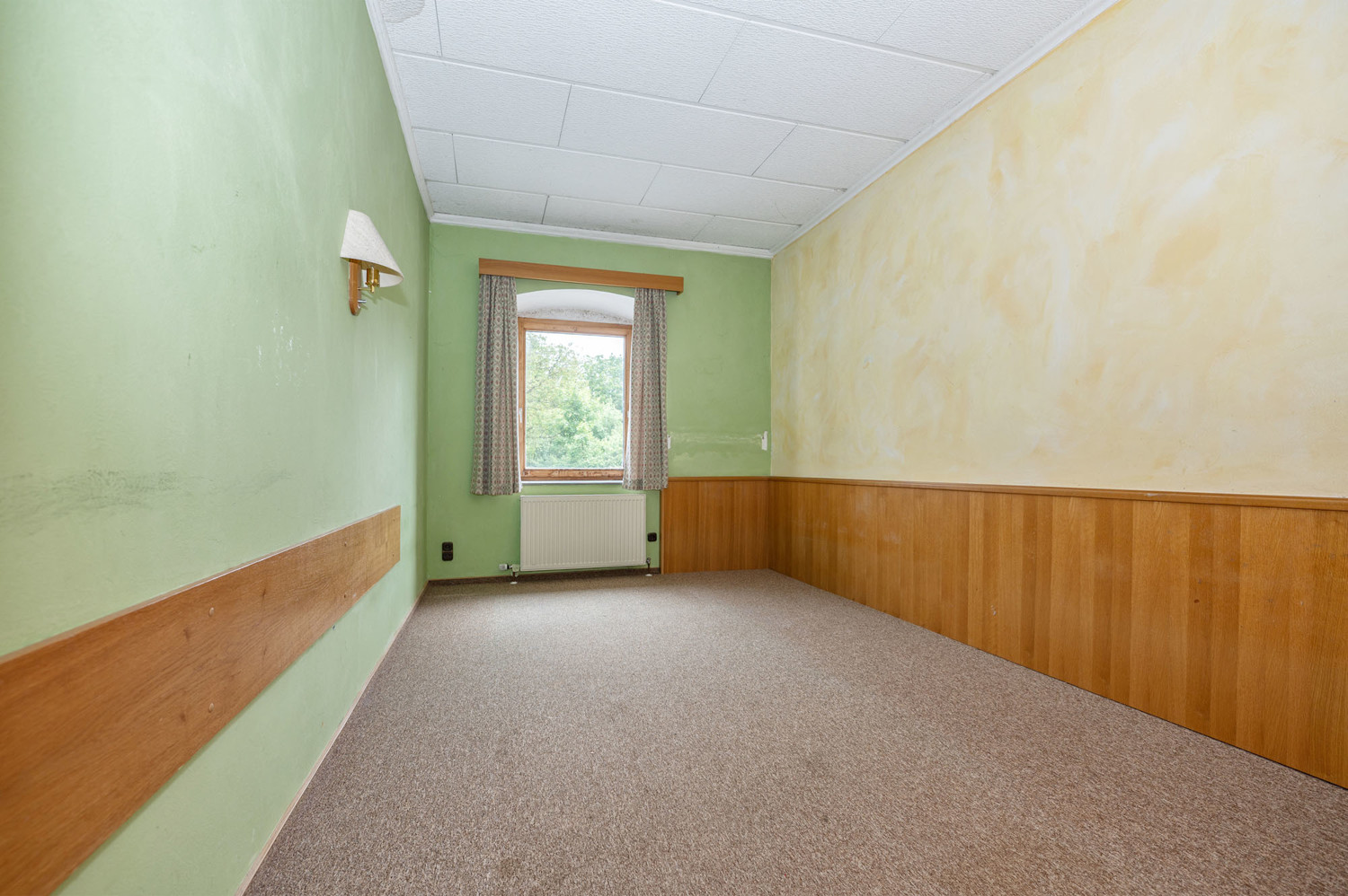 Gebäude-Ensemble-Denkmalschutz
Großes eingewachsenes Grundstück- 
Lassen Sie Ihren Ideen freien Lauf