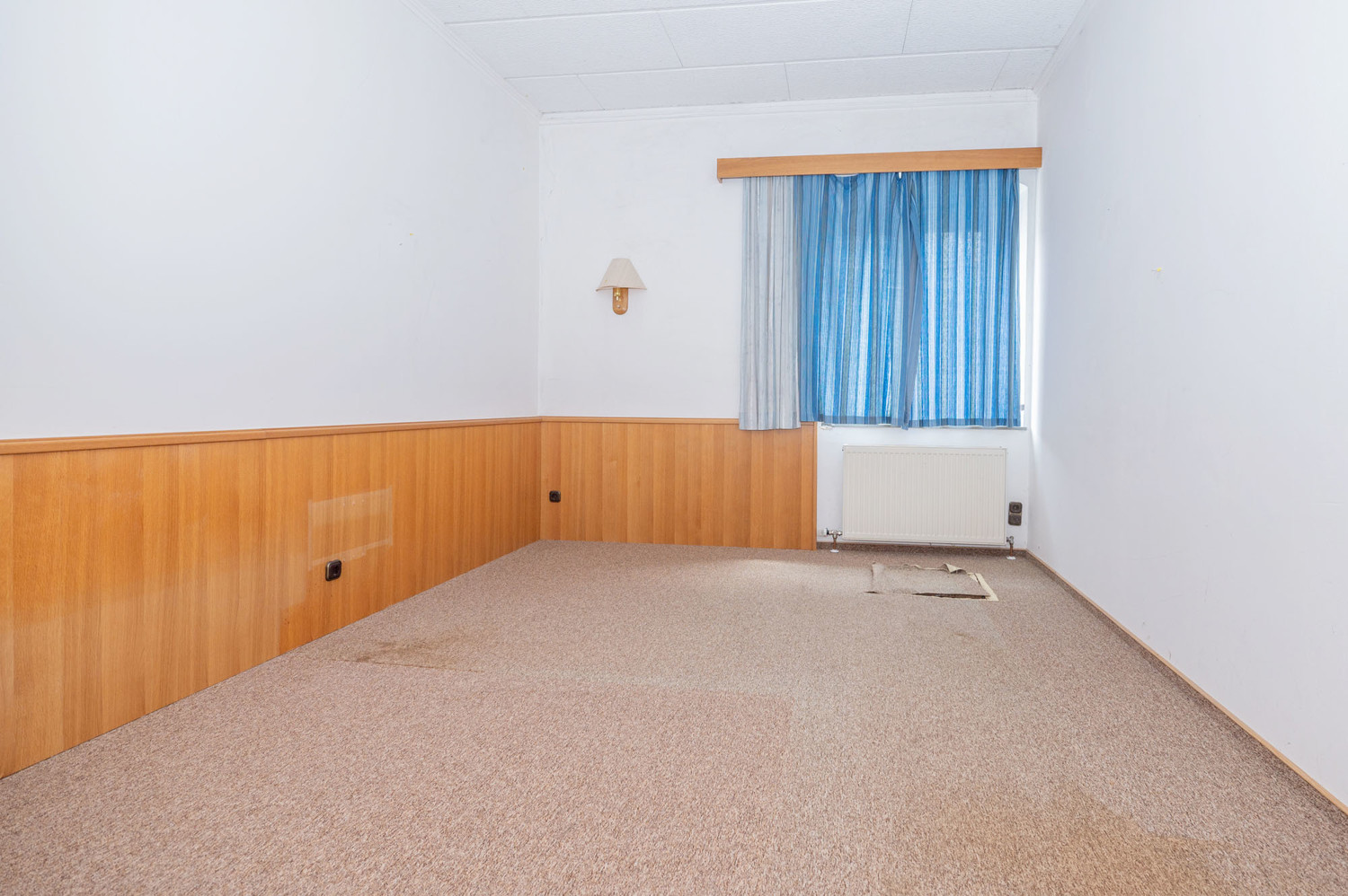 Gebäude-Ensemble-Denkmalschutz
Großes eingewachsenes Grundstück- 
Lassen Sie Ihren Ideen freien Lauf