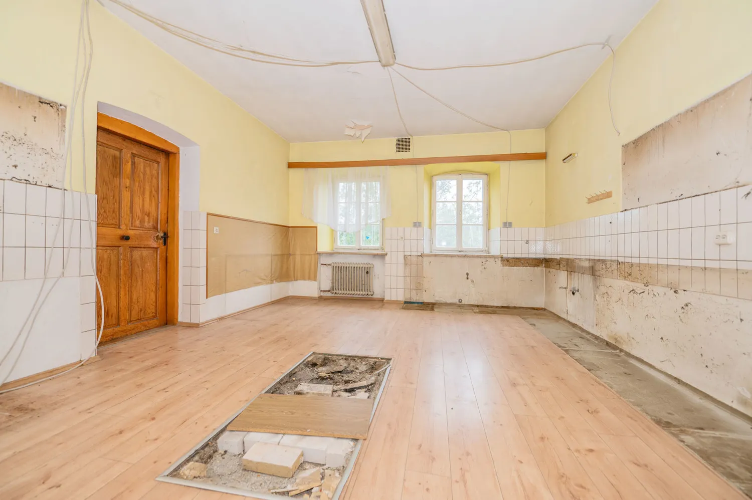 Listed building complex - Large, mature property - Let your ideas run wild