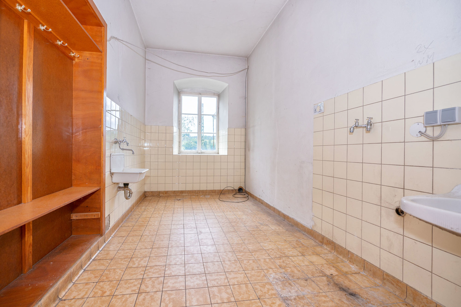 Gebäude-Ensemble-Denkmalschutz
Großes eingewachsenes Grundstück- 
Lassen Sie Ihren Ideen freien Lauf