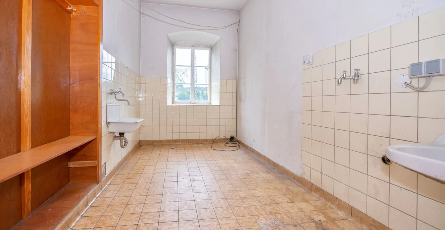 Gebäude-Ensemble-Denkmalschutz
Großes eingewachsenes Grundstück- 
Lassen Sie Ihren Ideen freien Lauf