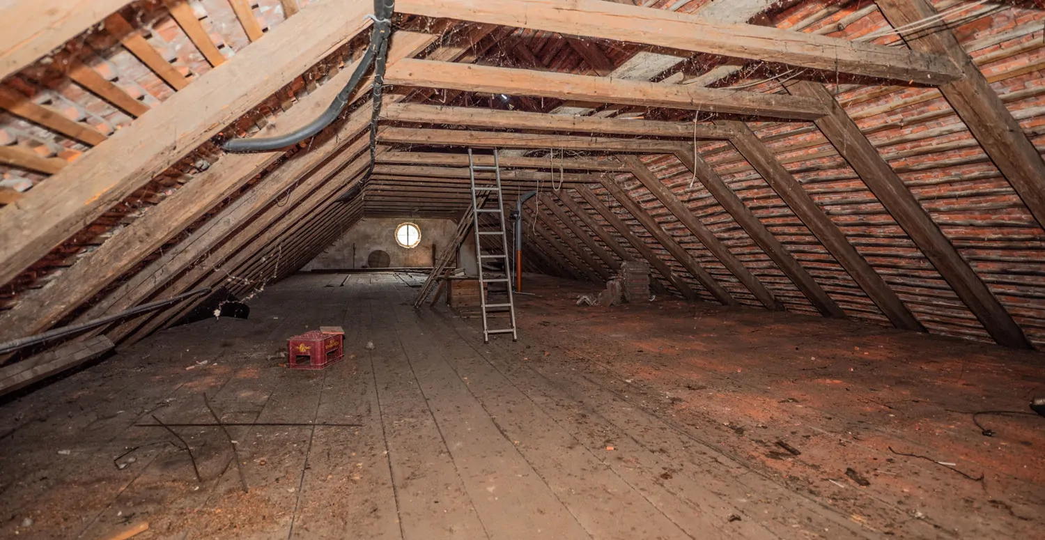 Gebäude-Ensemble-Denkmalschutz
Großes eingewachsenes Grundstück- 
Lassen Sie Ihren Ideen freien Lauf