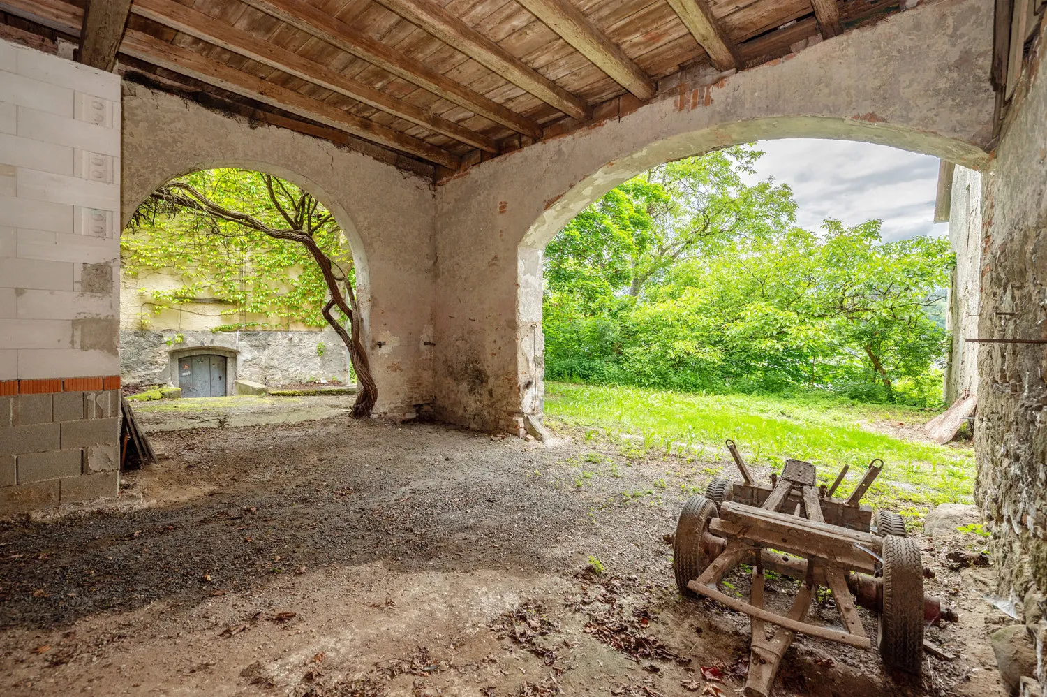 Listed building complex - Large, mature property - Let your ideas run wild