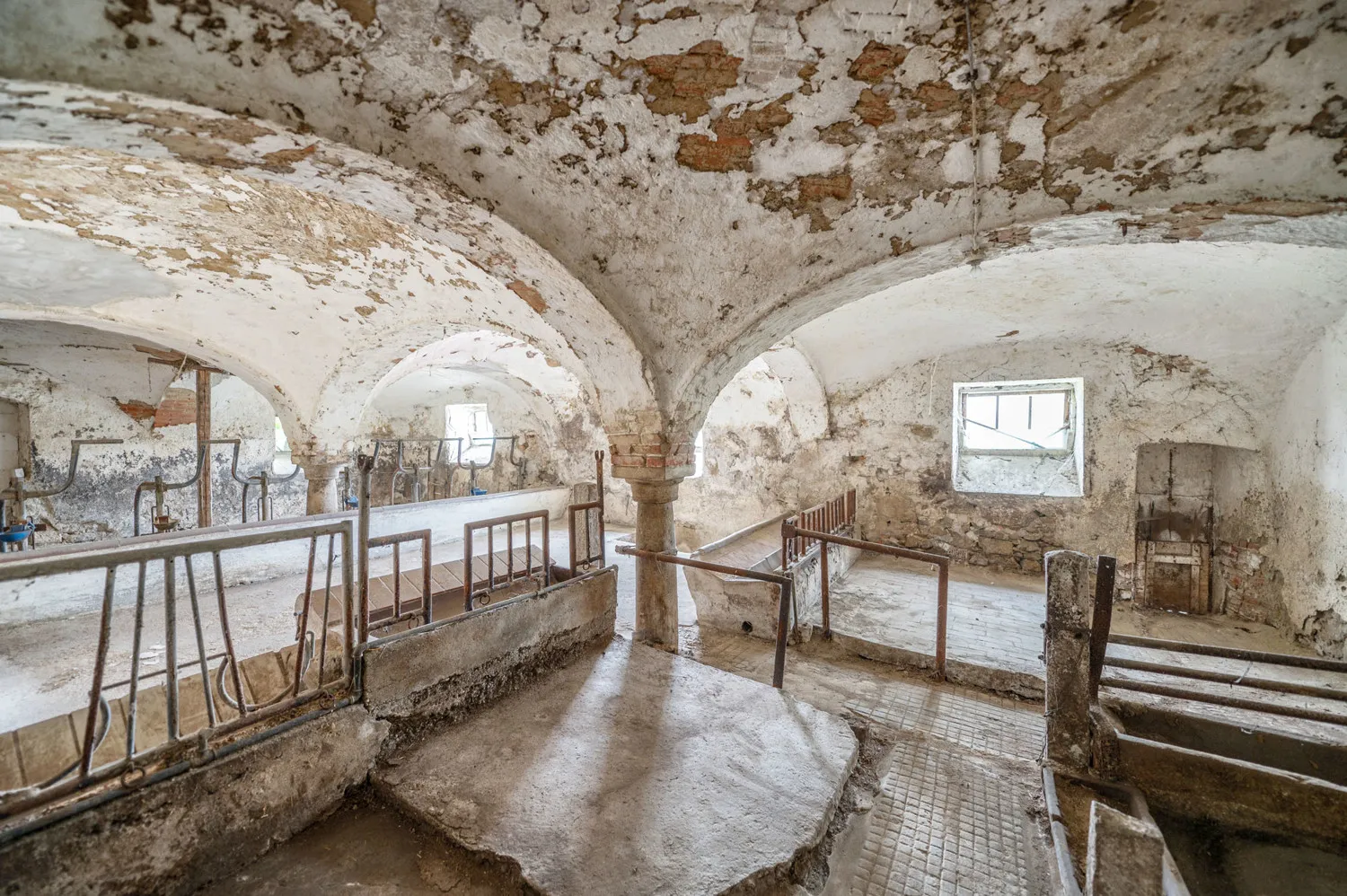 Listed building complex - Large, mature property - Let your ideas run wild