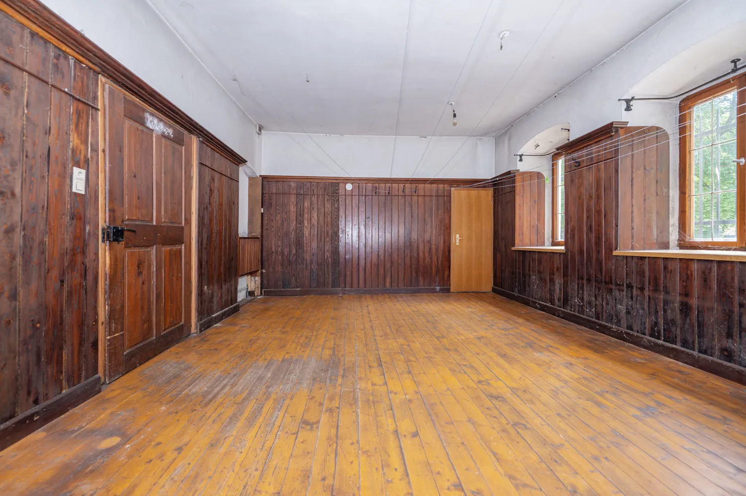 Listed building complex - Large, mature property - Let your ideas run wild