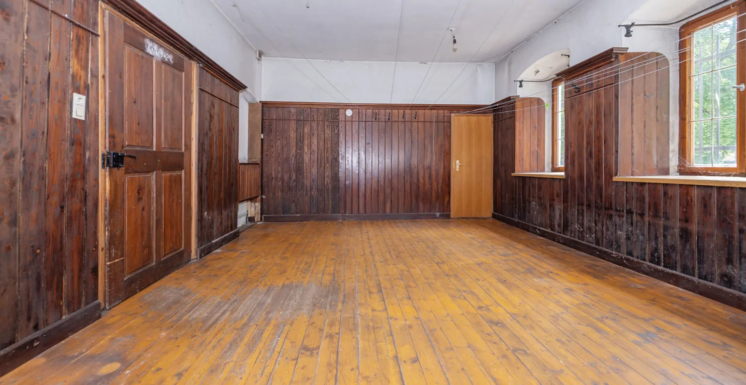 Gebäude-Ensemble-Denkmalschutz
Großes eingewachsenes Grundstück- 
Lassen Sie Ihren Ideen freien Lauf