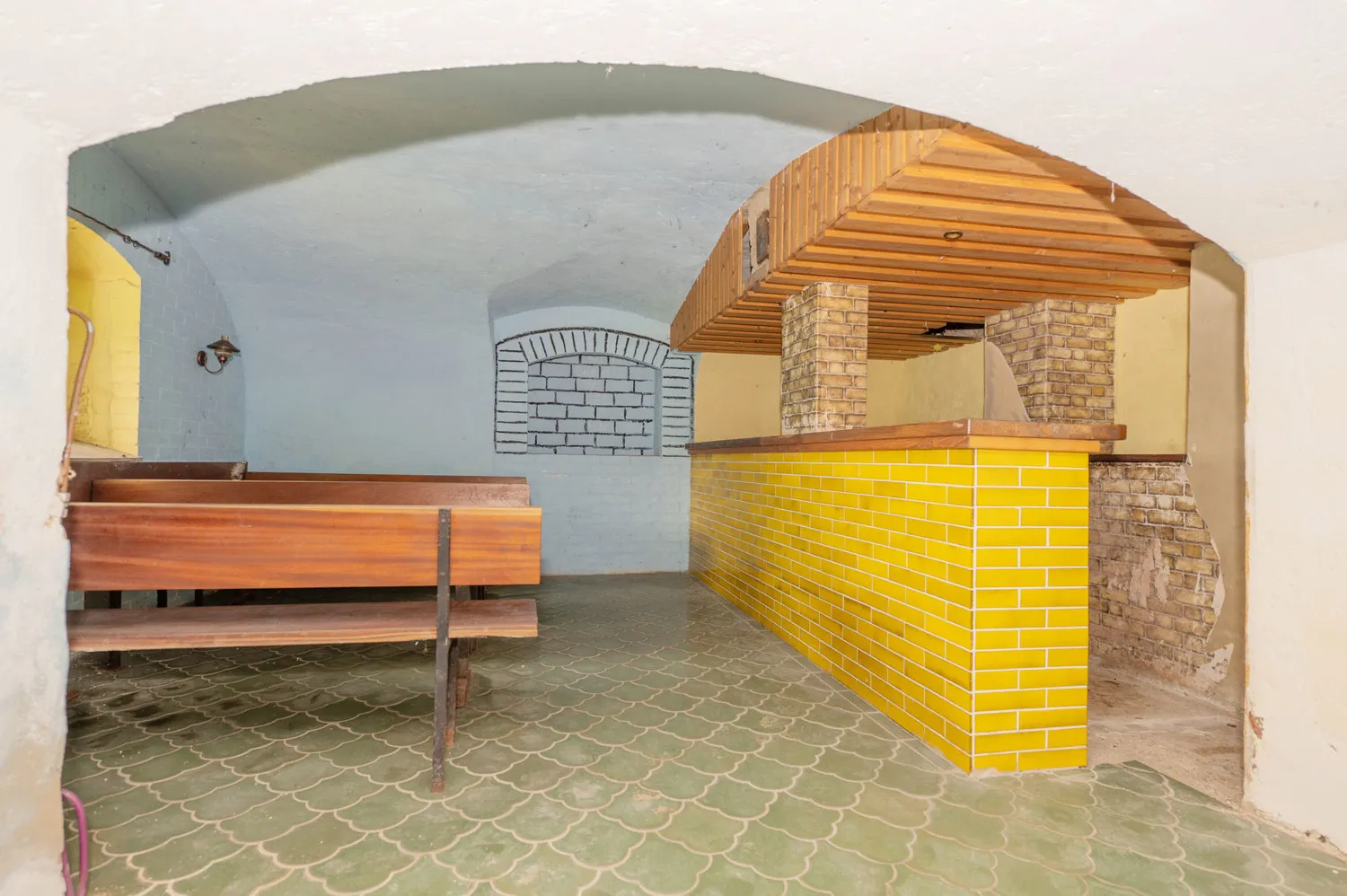 Listed building complex - Large, mature property - Let your ideas run wild