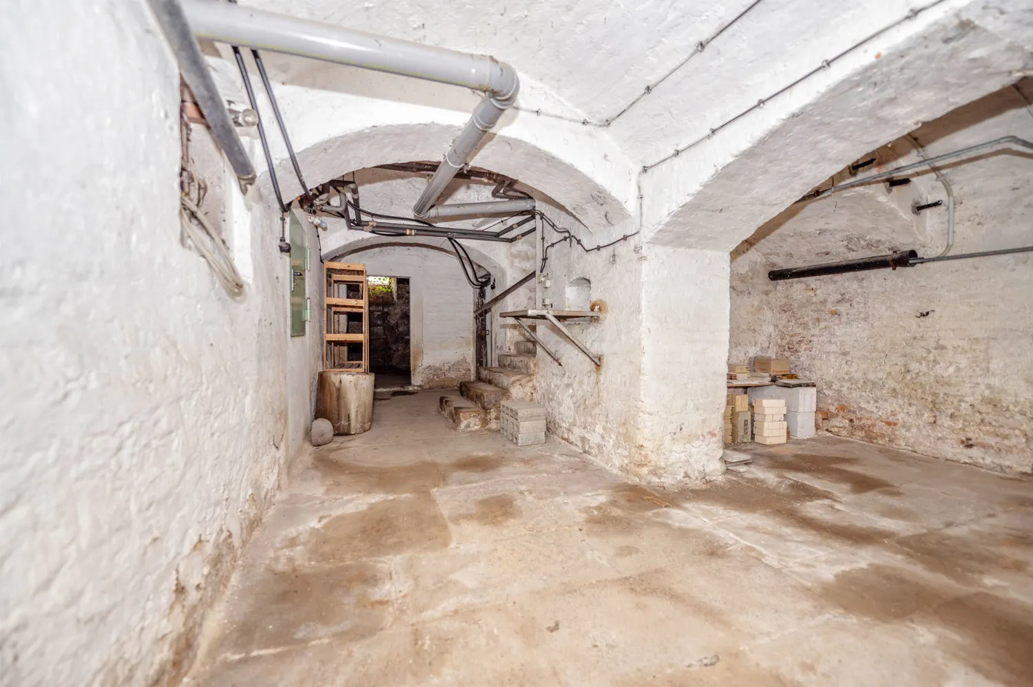 Listed building complex - Large, mature property - Let your ideas run wild