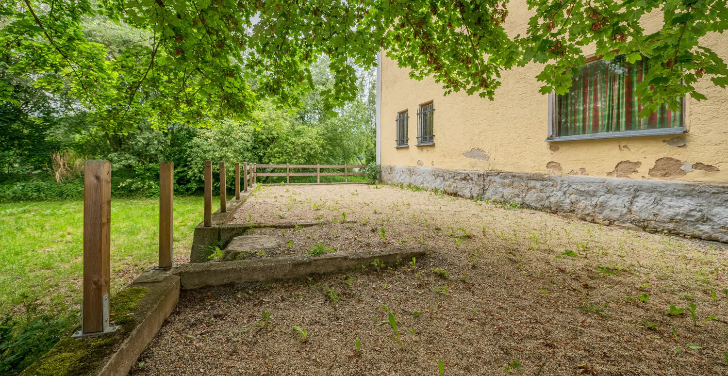 Gebäude-Ensemble-Denkmalschutz
Großes eingewachsenes Grundstück- 
Lassen Sie Ihren Ideen freien Lauf