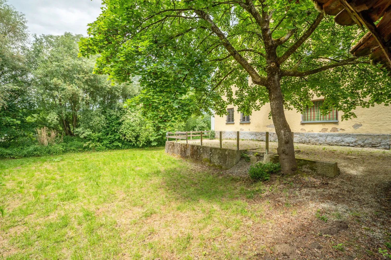 Listed building complex - Large, mature property - Let your ideas run wild