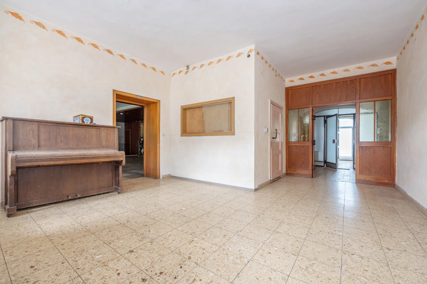 Listed building complex - Large, mature property - Let your ideas run wild