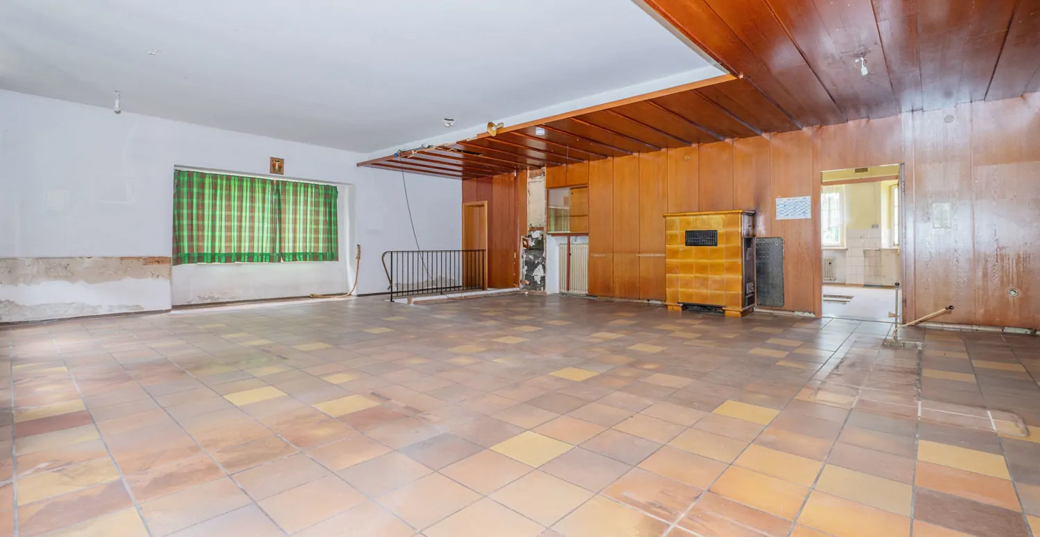 Gebäude-Ensemble-Denkmalschutz
Großes eingewachsenes Grundstück- 
Lassen Sie Ihren Ideen freien Lauf