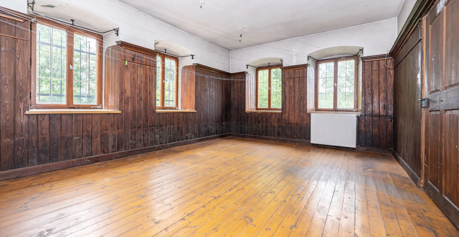 Gebäude-Ensemble-Denkmalschutz
Großes eingewachsenes Grundstück- 
Lassen Sie Ihren Ideen freien Lauf