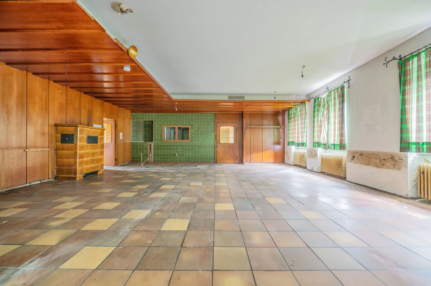 Listed building complex - Large, mature property - Let your ideas run wild