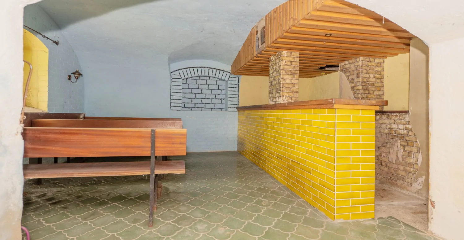 Gebäude-Ensemble-Denkmalschutz
Großes eingewachsenes Grundstück- 
Lassen Sie Ihren Ideen freien Lauf