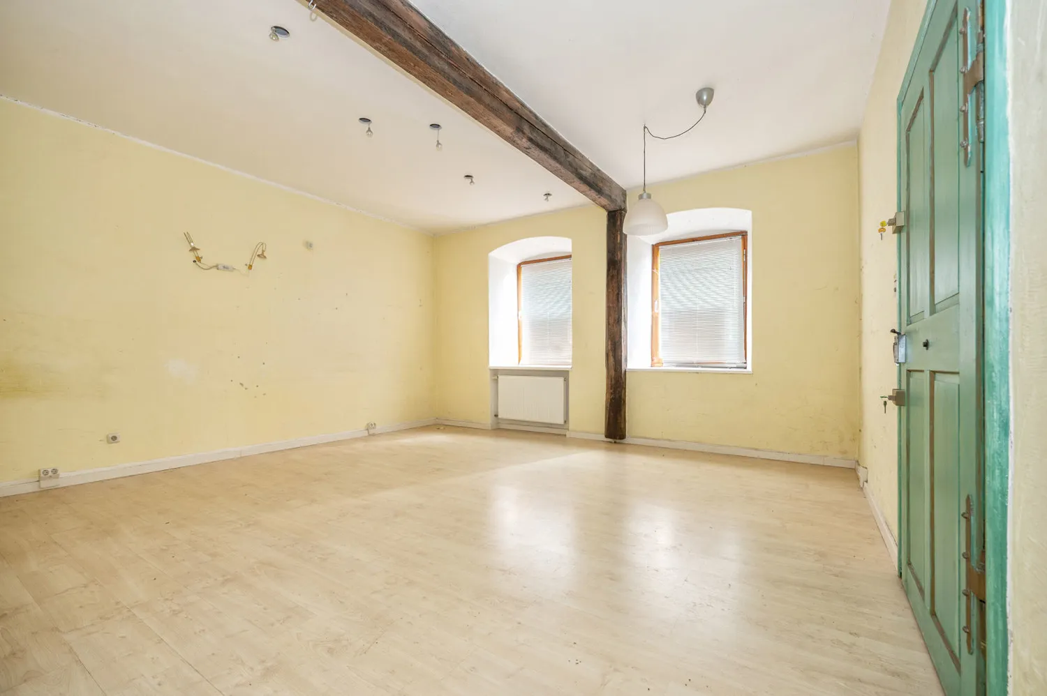 Listed building complex - Large, mature property - Let your ideas run wild