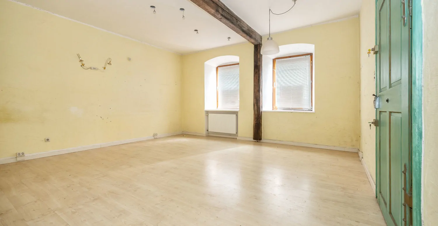 Gebäude-Ensemble-Denkmalschutz
Großes eingewachsenes Grundstück- 
Lassen Sie Ihren Ideen freien Lauf