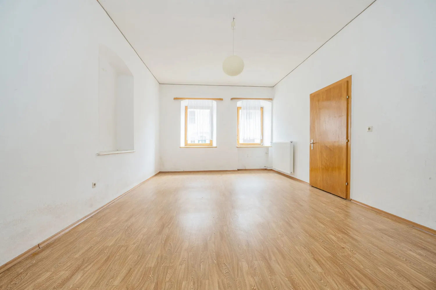 Listed building complex - Large, mature property - Let your ideas run wild