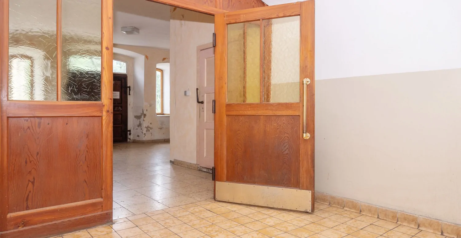 Gebäude-Ensemble-Denkmalschutz
Großes eingewachsenes Grundstück- 
Lassen Sie Ihren Ideen freien Lauf