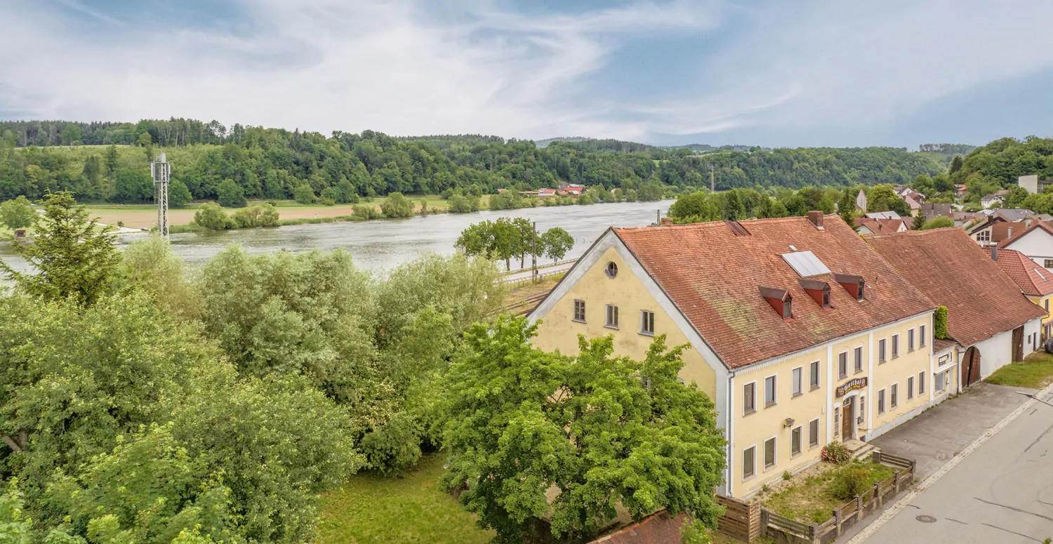Gebäude-Ensemble-Denkmalschutz
Großes eingewachsenes Grundstück- 
Lassen Sie Ihren Ideen freien Lauf