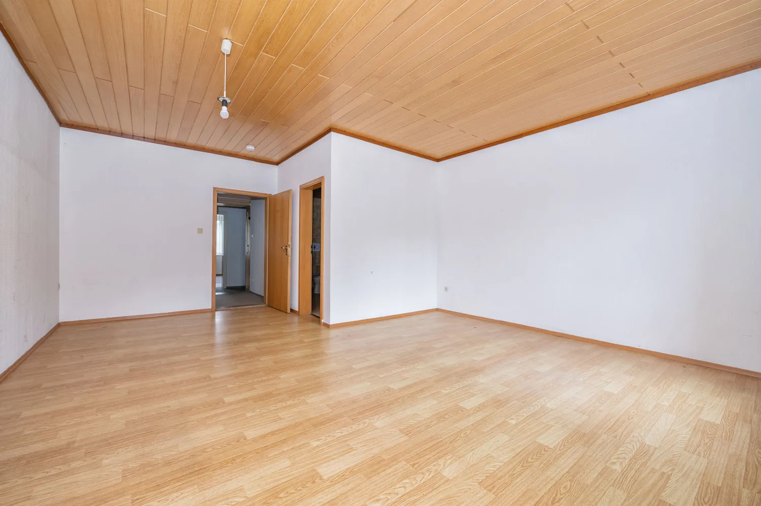 Listed building complex - Large, mature property - Let your ideas run wild