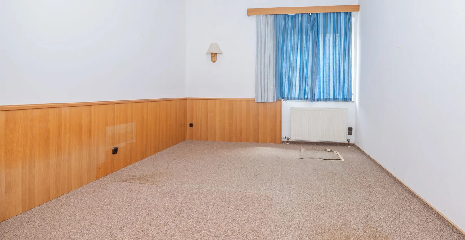 Gebäude-Ensemble-Denkmalschutz
Großes eingewachsenes Grundstück- 
Lassen Sie Ihren Ideen freien Lauf