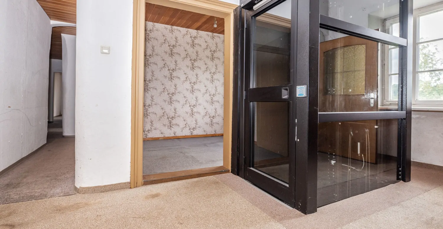 Gebäude-Ensemble-Denkmalschutz
Großes eingewachsenes Grundstück- 
Lassen Sie Ihren Ideen freien Lauf