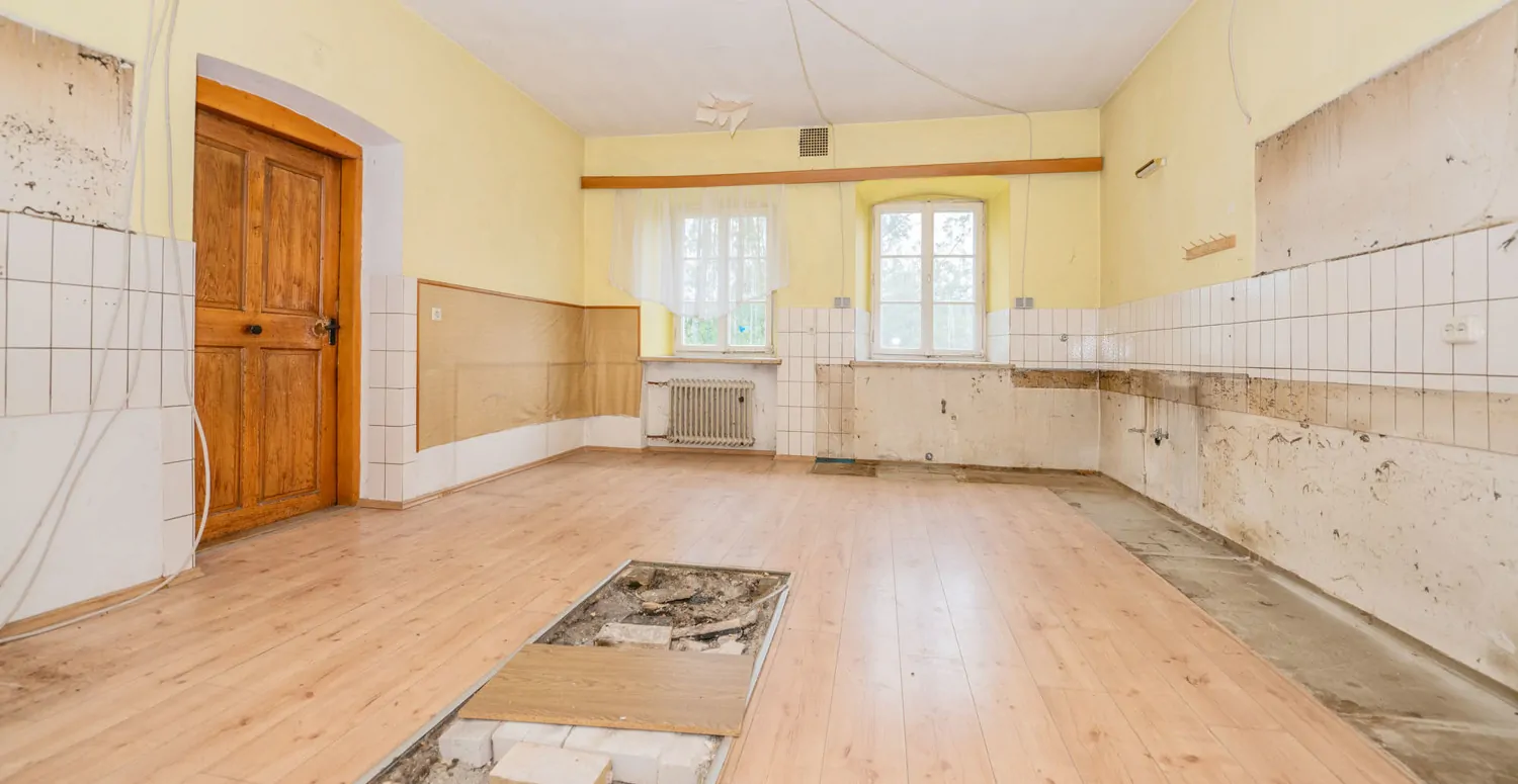 Gebäude-Ensemble-Denkmalschutz
Großes eingewachsenes Grundstück- 
Lassen Sie Ihren Ideen freien Lauf