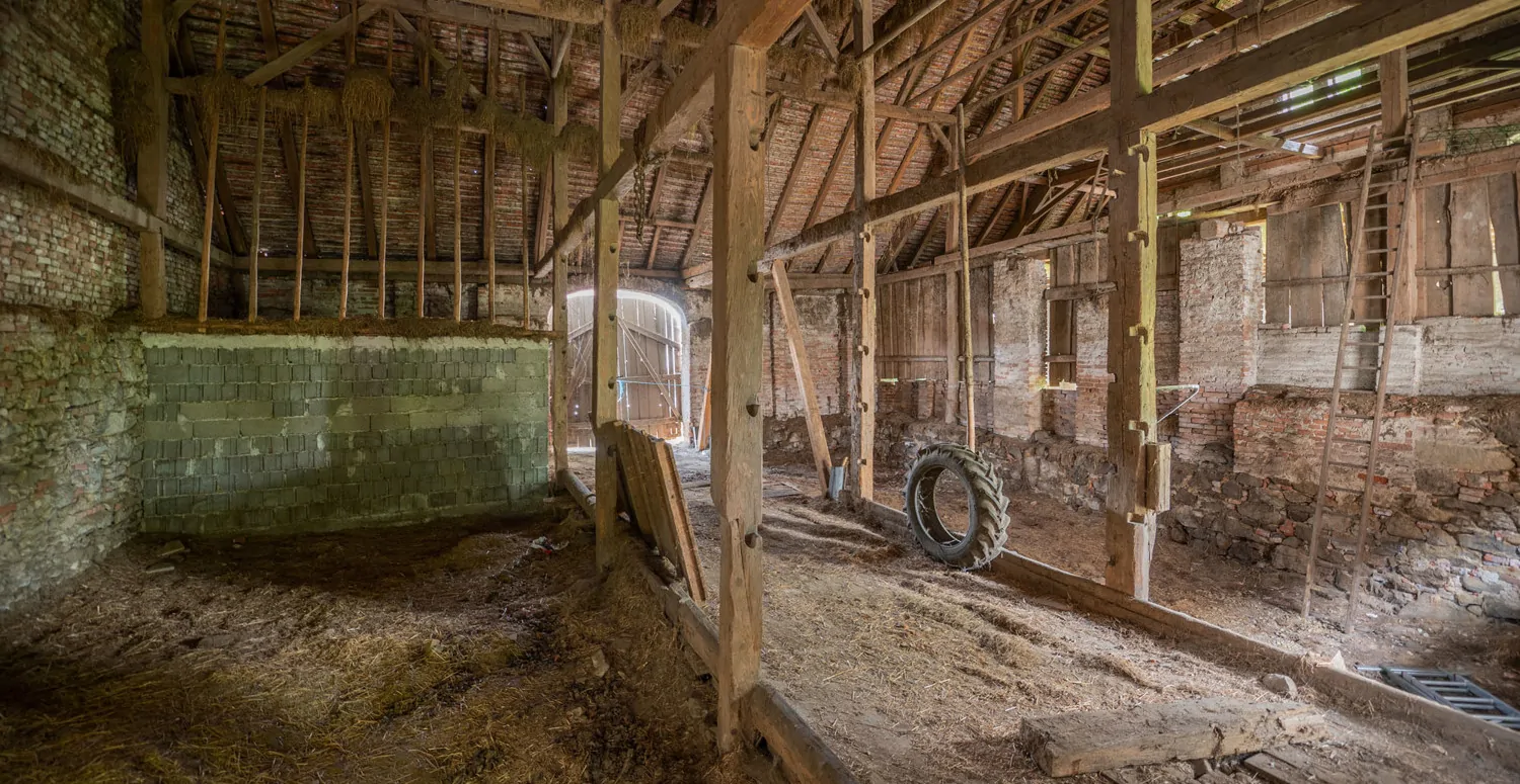 Gebäude-Ensemble-Denkmalschutz
Großes eingewachsenes Grundstück- 
Lassen Sie Ihren Ideen freien Lauf