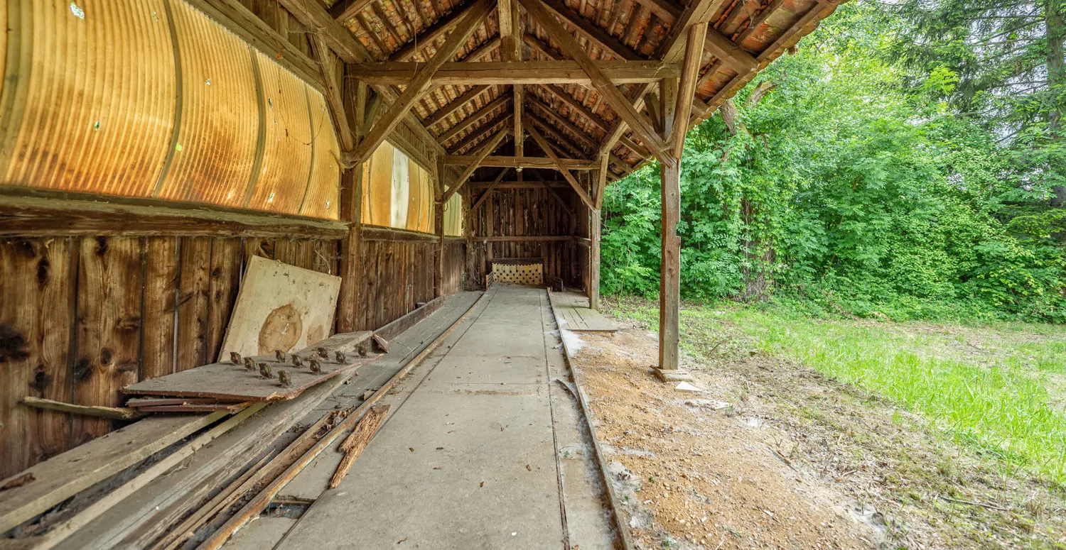 Gebäude-Ensemble-Denkmalschutz
Großes eingewachsenes Grundstück- 
Lassen Sie Ihren Ideen freien Lauf