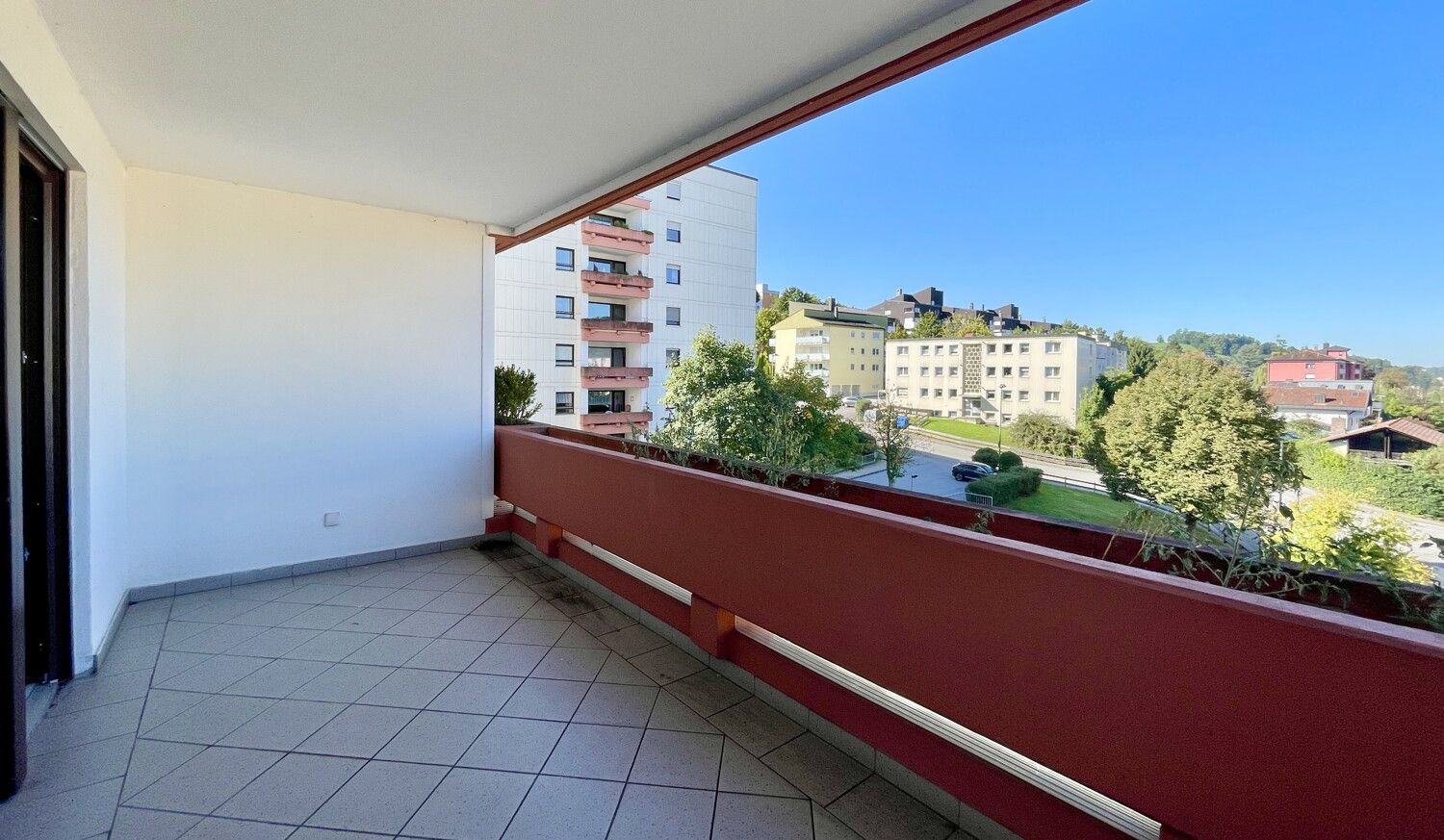 Schöne 3 Zi.-Whg. mit TG-Stellplatz und West-Loggia