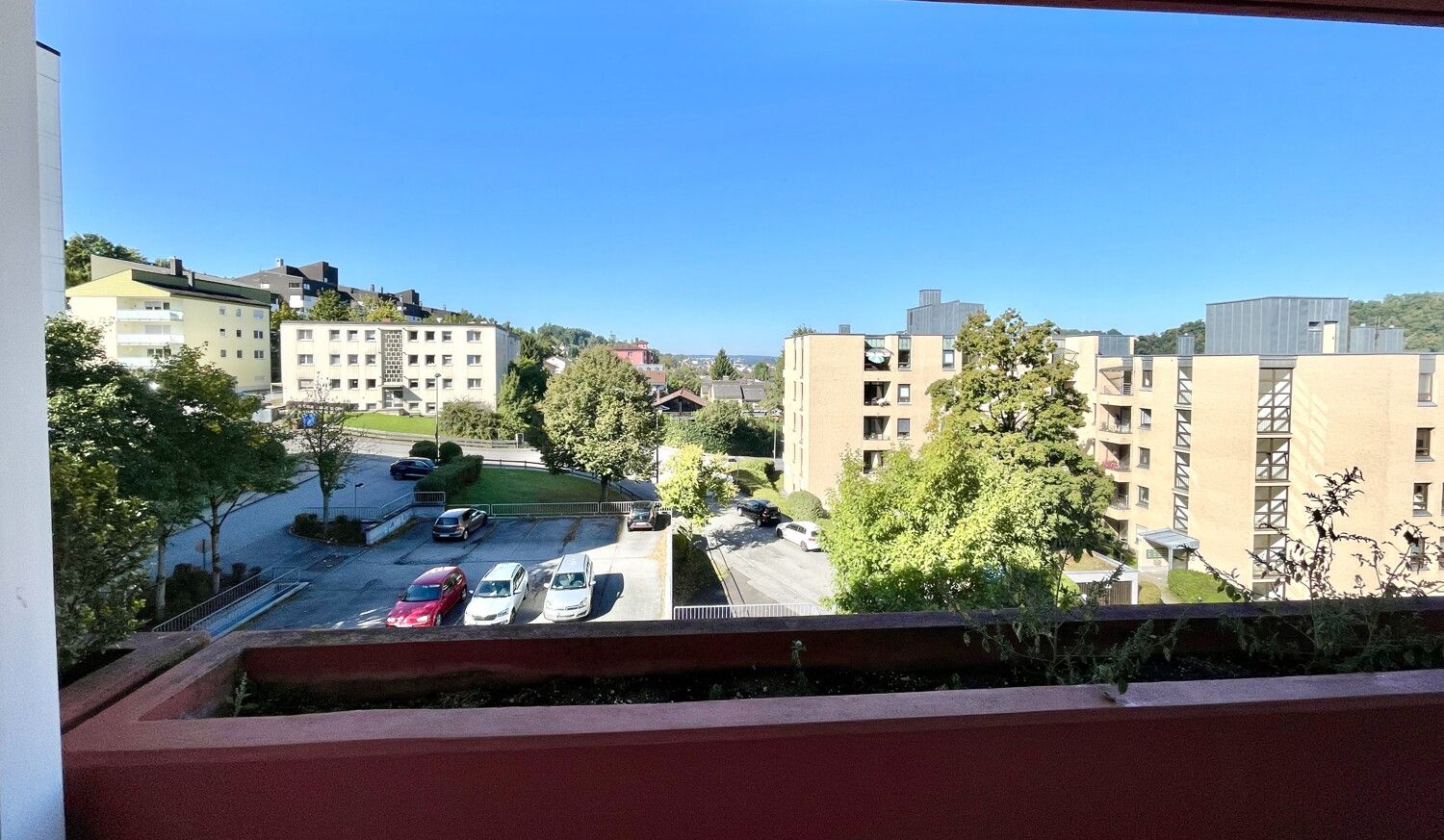 Schöne 3 Zi.-Whg. mit TG-Stellplatz und West-Loggia