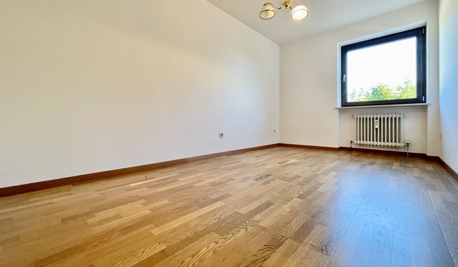 Schöne 3 Zi.-Whg. mit TG-Stellplatz und West-Loggia