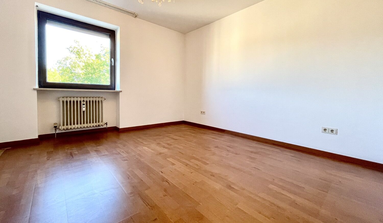 Schöne 3 Zi.-Whg. mit TG-Stellplatz und West-Loggia