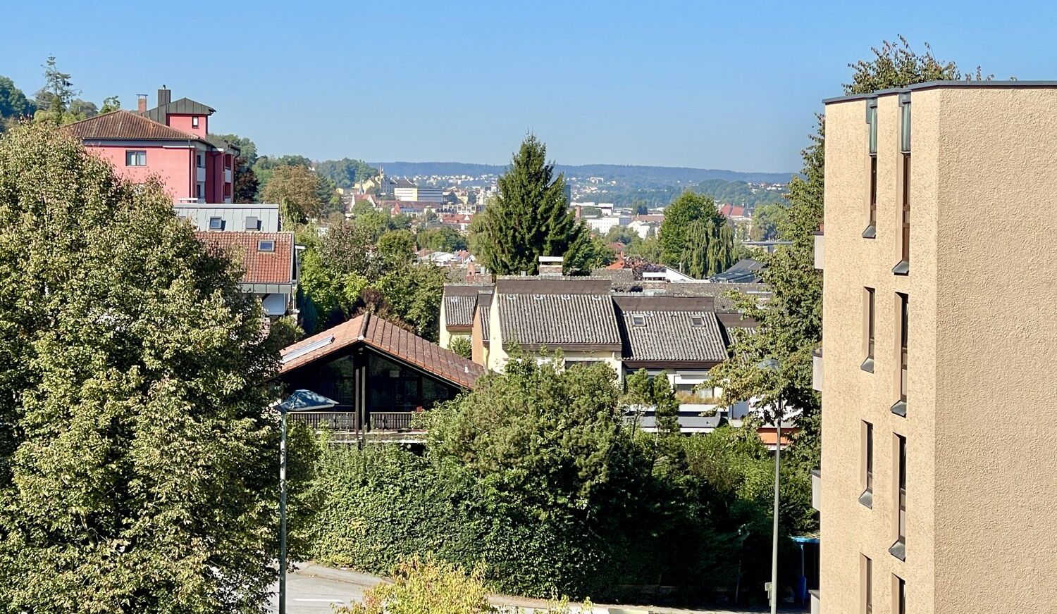 Schöne 3 Zi.-Whg. mit TG-Stellplatz und West-Loggia