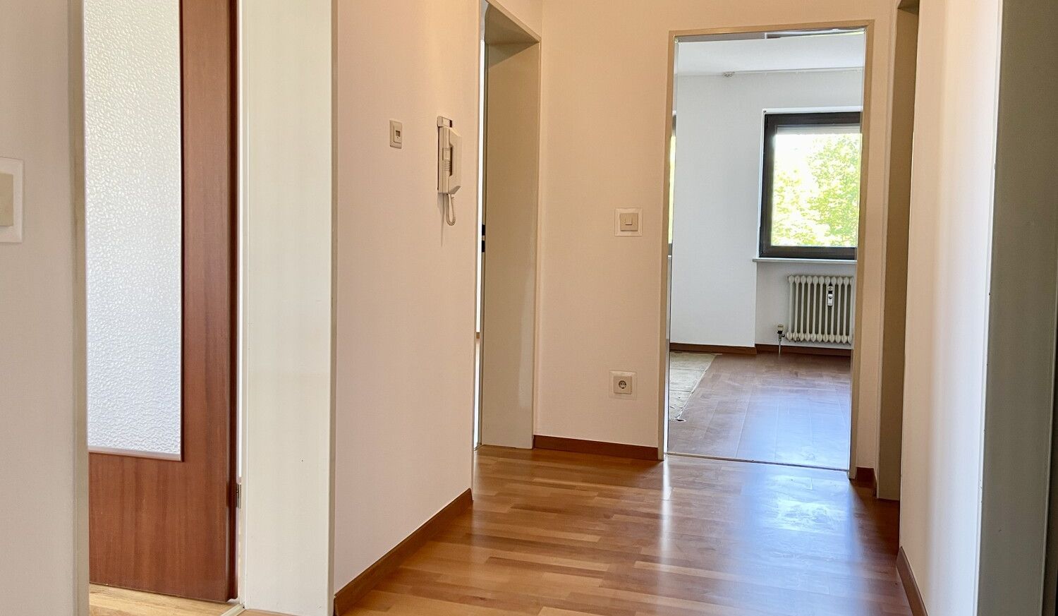 Schöne 3 Zi.-Whg. mit TG-Stellplatz und West-Loggia
