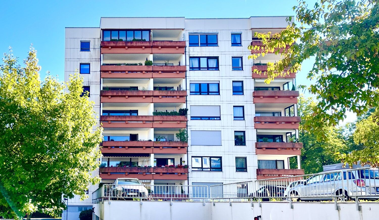Schöne 3 Zi.-Whg. mit TG-Stellplatz und West-Loggia
