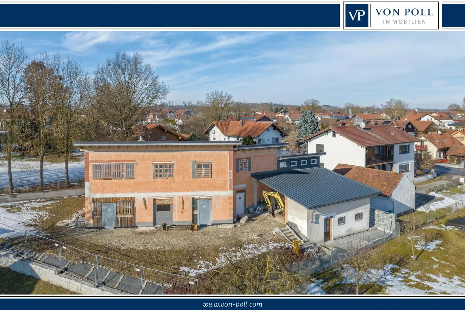 Hochwertiger Rohbau
Einfamilienhaus mit Einliegerwohnung
voll unterkellert mit Nebengebäude