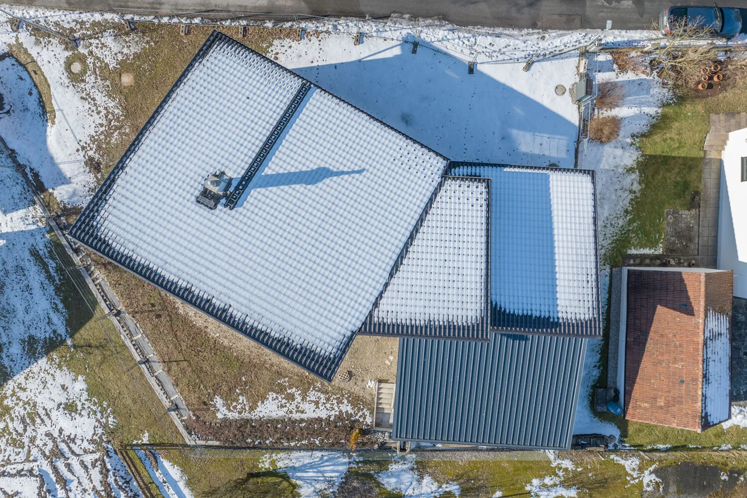 Hochwertiger Rohbau
Einfamilienhaus mit Einliegerwohnung
voll unterkellert mit Nebengebäude