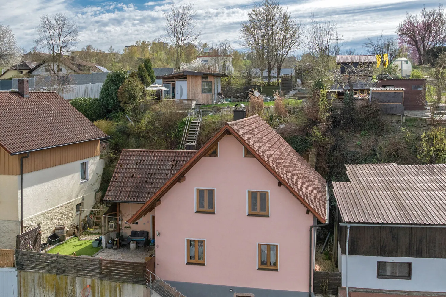 Einfamilienhaus mit Garten und Doppelgarage