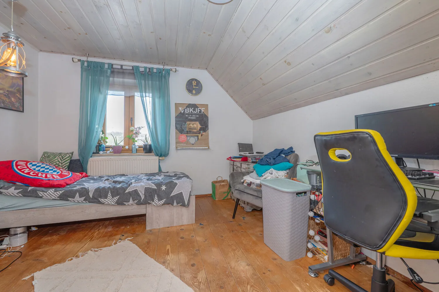 Einfamilienhaus mit Garten und Doppelgarage