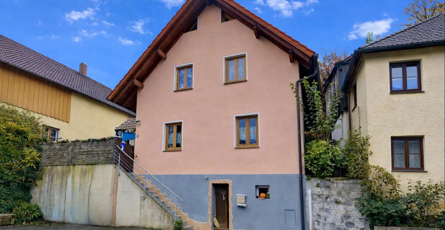 Liebevoll renoviertes Einfamilienhaus mit Garten und Doppelgarage